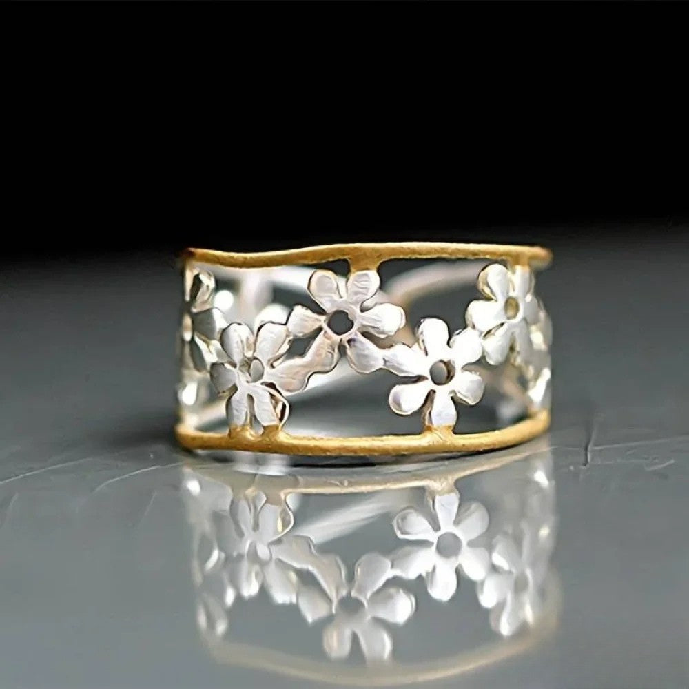 Quilla | Irregular Flower Ring with Hollow Pattern