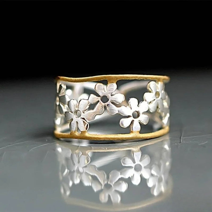 Quilla | Irregular Flower Ring with Hollow Pattern