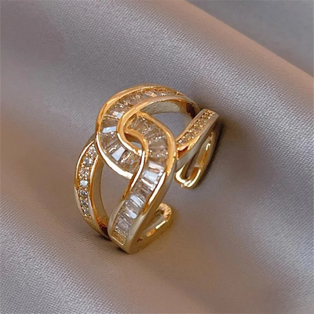 Veda | Elegant Knot Ring