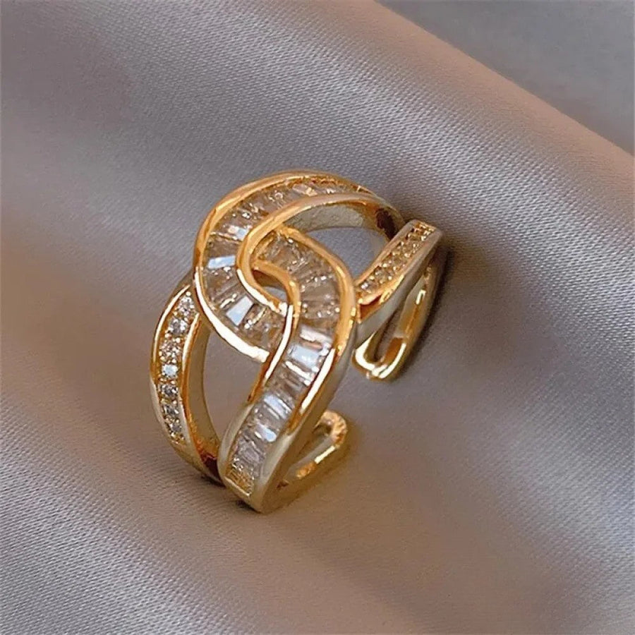 Veda | Elegant Knot Ring