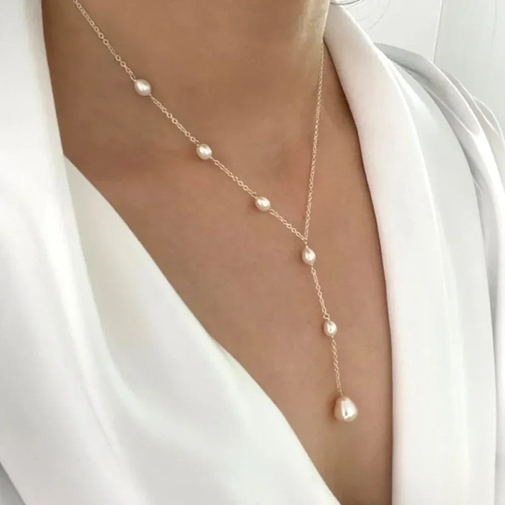 Liora | Vintage Pearl Necklace with Pendant