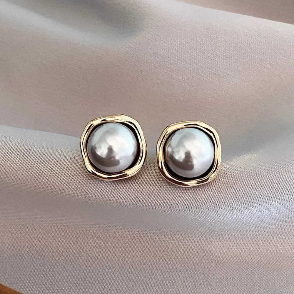 Orla | Stylish Black Pearl Earrings