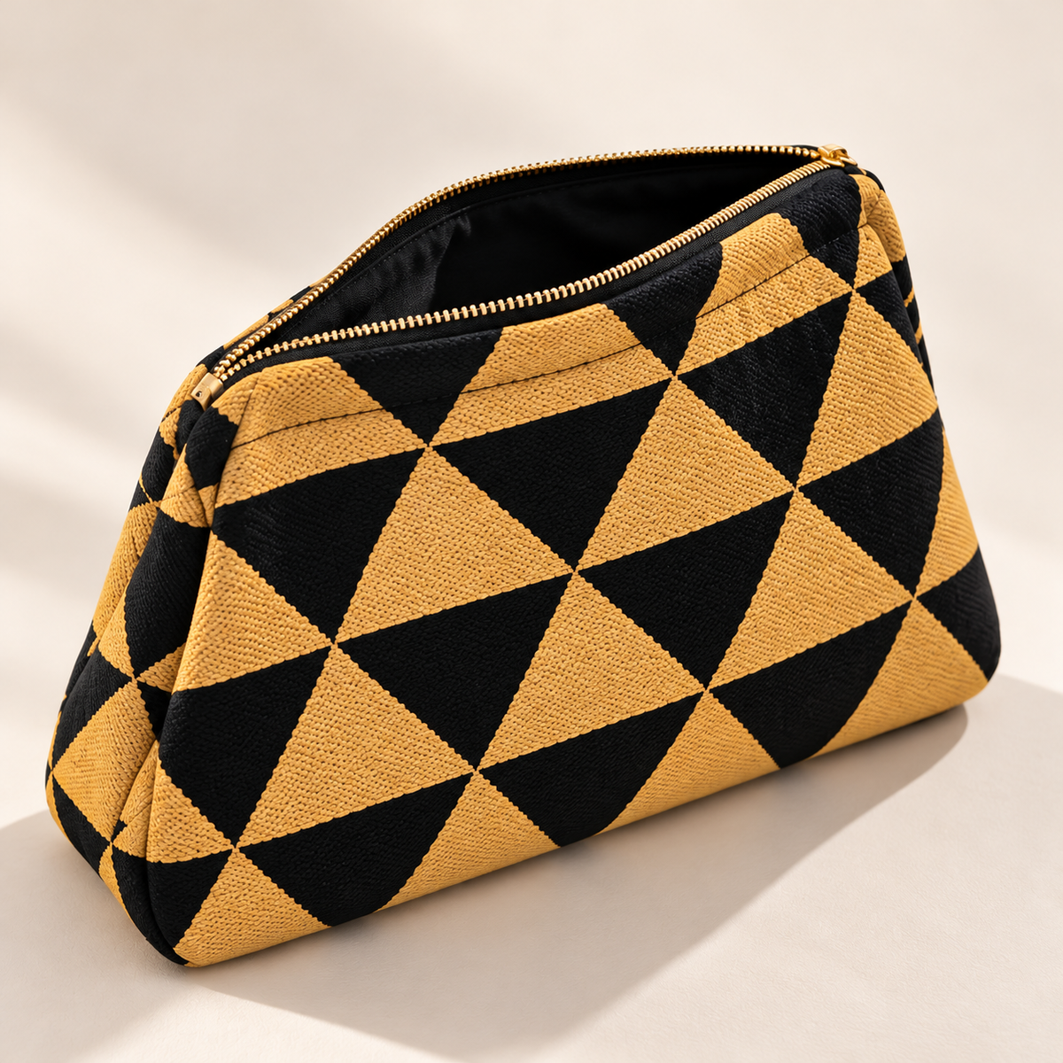 Tessa | Triangle Knit Clutch