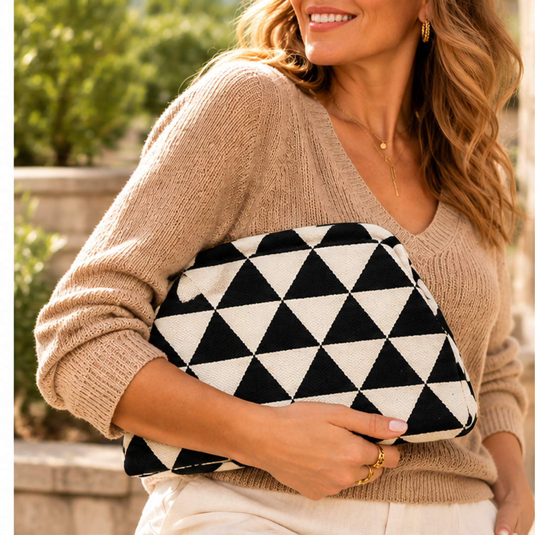 Tessa | Triangle Knit Clutch